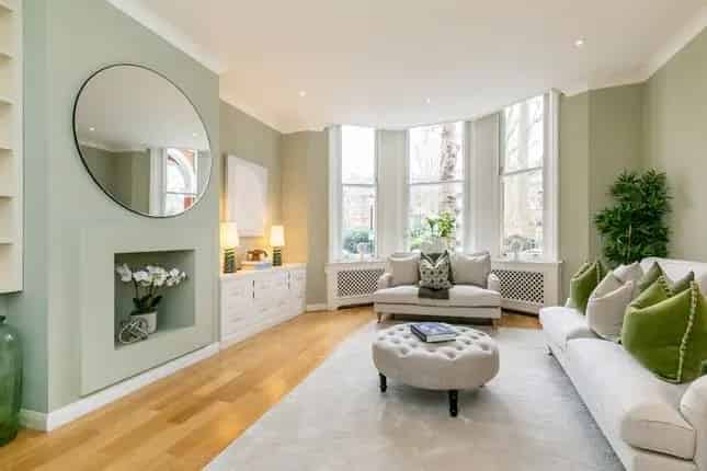 3 Bed Flat near Earls Court  - South Facing, Garden Access