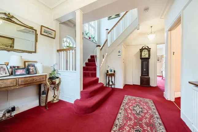 Detached House for Sale in Totteridge