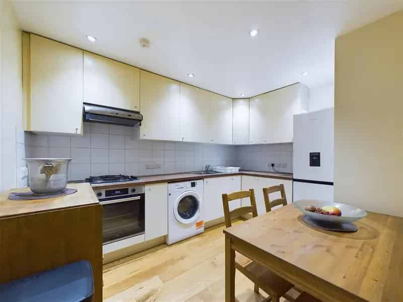1 Bedroom Flat to Rent in Acton