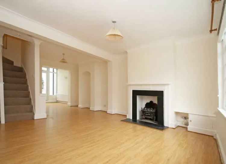 2 Bedroom Cottage Kenway Village SW5 Large Lounge Private Garden