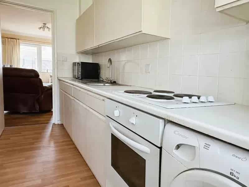 Two Bedroom Maisonette with Private Garden Near Warwick Town Centre