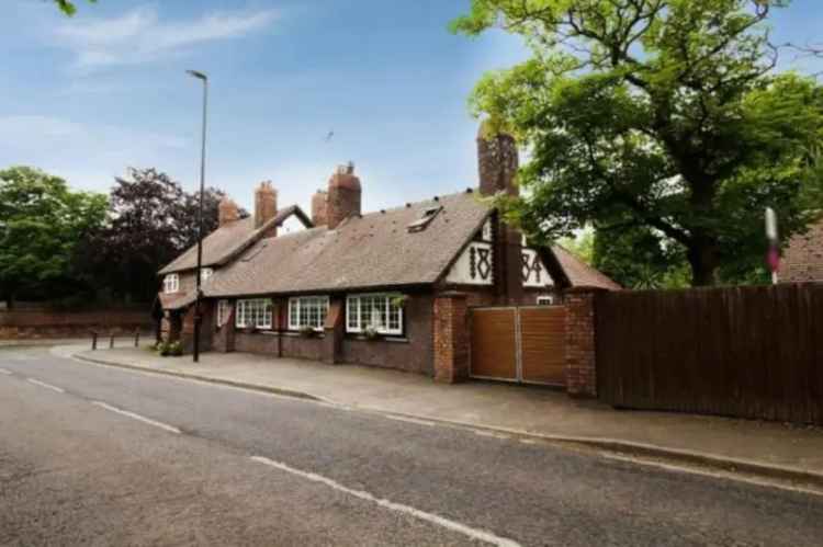5 Bedroom Family Home For Sale in Tarbock