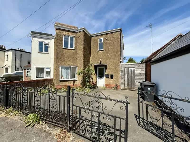 2 x 1 Bedroom Flats - Investment Opportunity