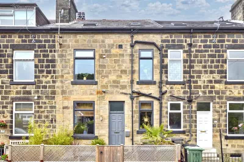 2 Bed 2 Bath Bramley Terrace House - Modern Interior, Convenient Location