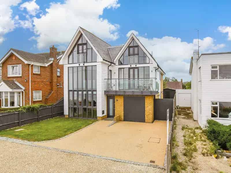 Detached House for sale with 4 bedrooms, Preston Parade, Whitstable