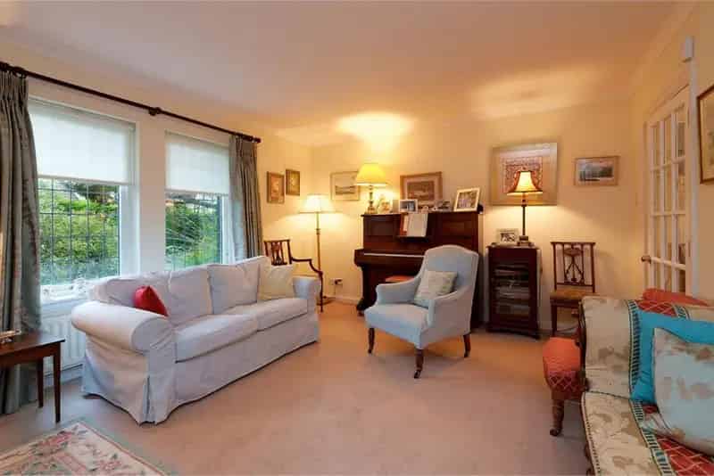 3 Bed Detached House with 3 Reception Rooms and Conservatory
