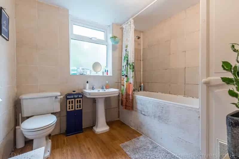 2 Bedroom Flat House to Rent