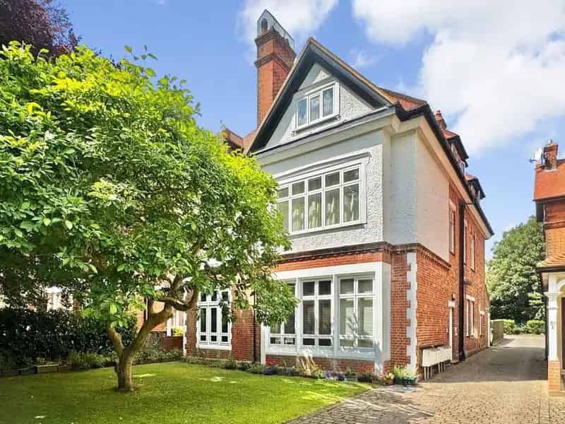 2 Bedroom Flat for Sale Folkestone Kent CT20