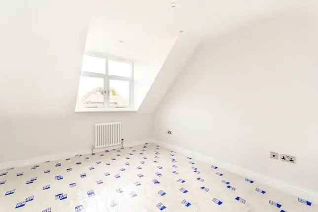 Flat to rent in Harold Road, Crystal Palace, London SE19