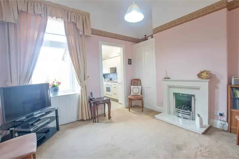 2 Bed Flat First Floor 2 Reception Rooms Irvine Road