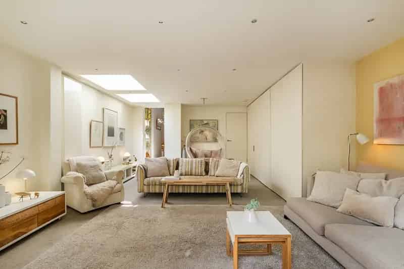 5 Bedroom Victorian House for Sale in Clapham Old Town