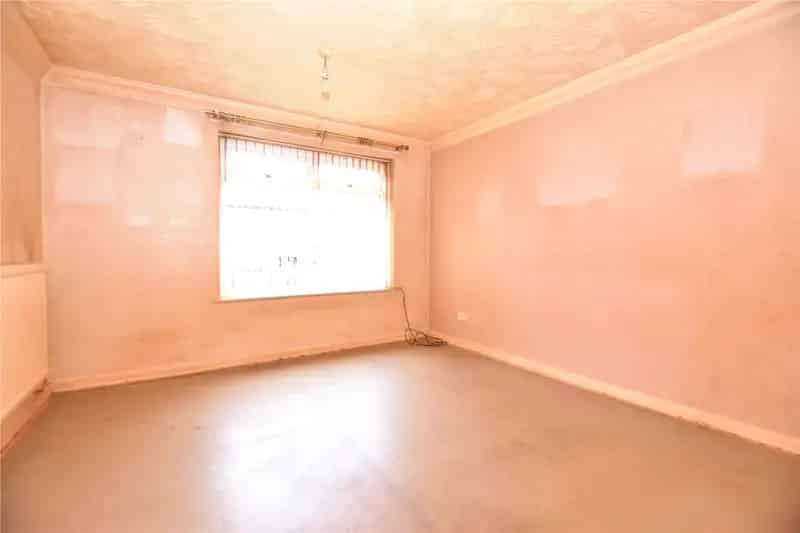 2 Bed Terraced House Near St James Hospital Leeds