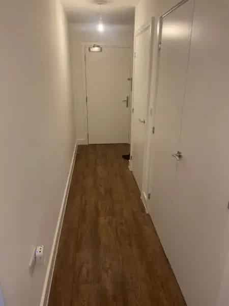 2 Double Bedroom House Near Tube Station and Amenities