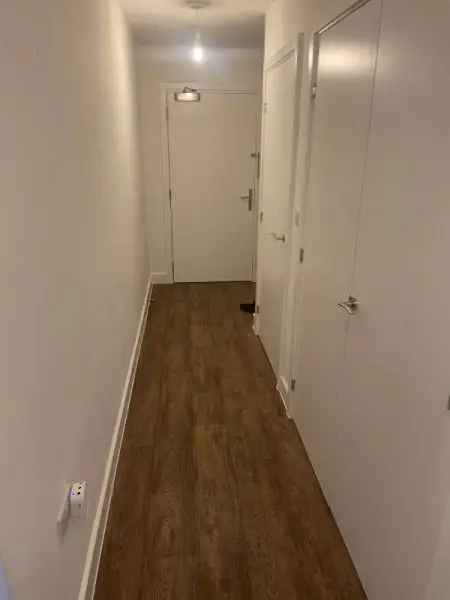 Flat For Rent in Guildford, England