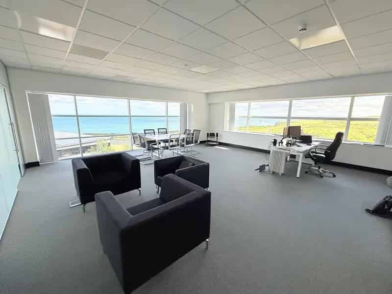 Sea View Office Suite 650 sq ft Top Floor Corner