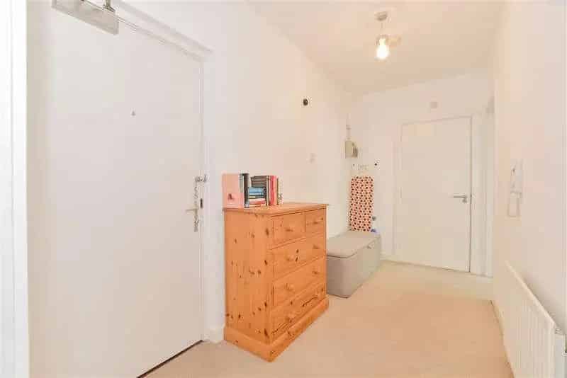 1 Bed Flat for Sale Whyteleafe - First Time Buyers