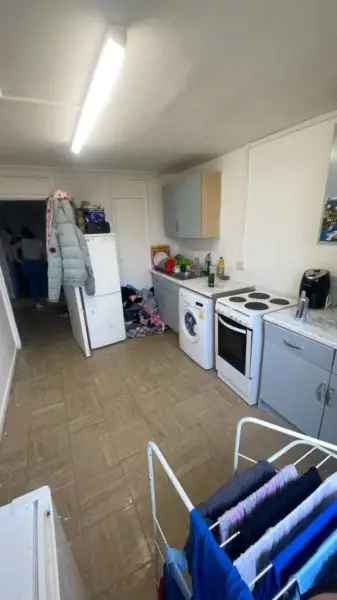 Flat For Rent in Leeds, England