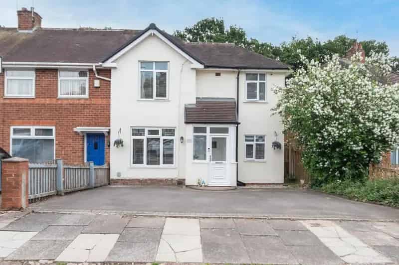 5 Bedroom Semi Detached House For Sale