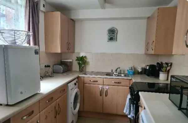 Flat For Rent in Sheffield, England