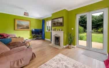 Spacious 4-Bedroom Detached House with Garage and Garden