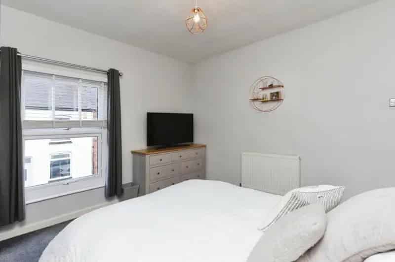 2 Bed Mid Terrace House For Sale Near Town Centre