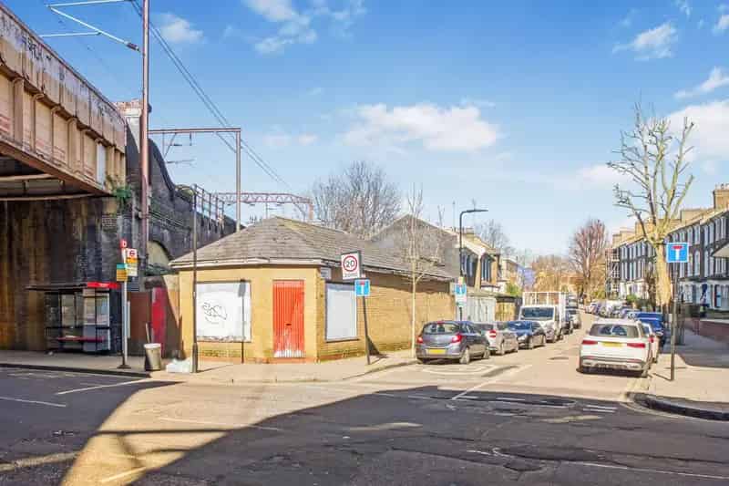4 Bedroom Plot House to Rent in Hackney