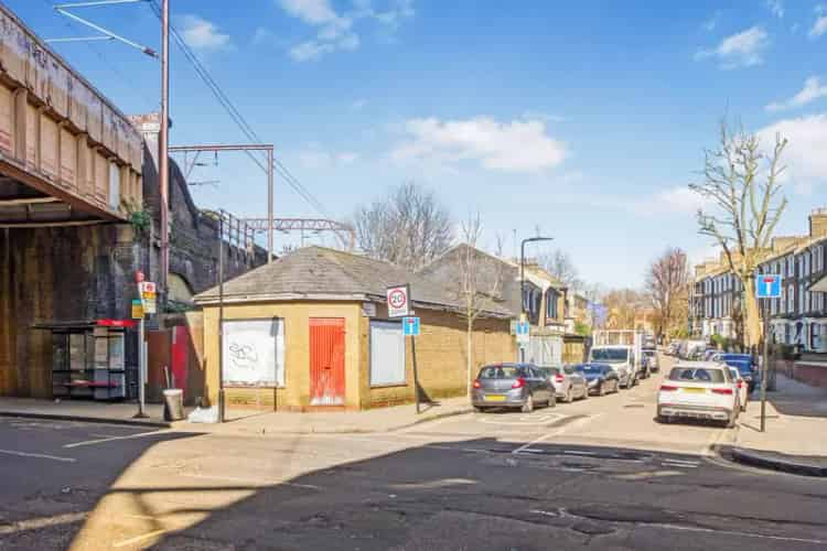 4 Bedroom Plot House to Rent in Hackney