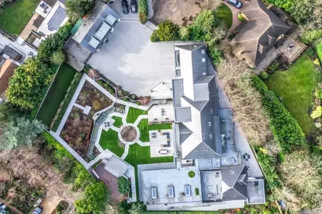 Luxury 7-Bed House Chislehurst 15500 sq ft Indoor Pool Annex