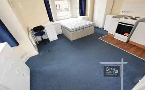 16m² Studio Flat Portswood Southampton Near Solent University