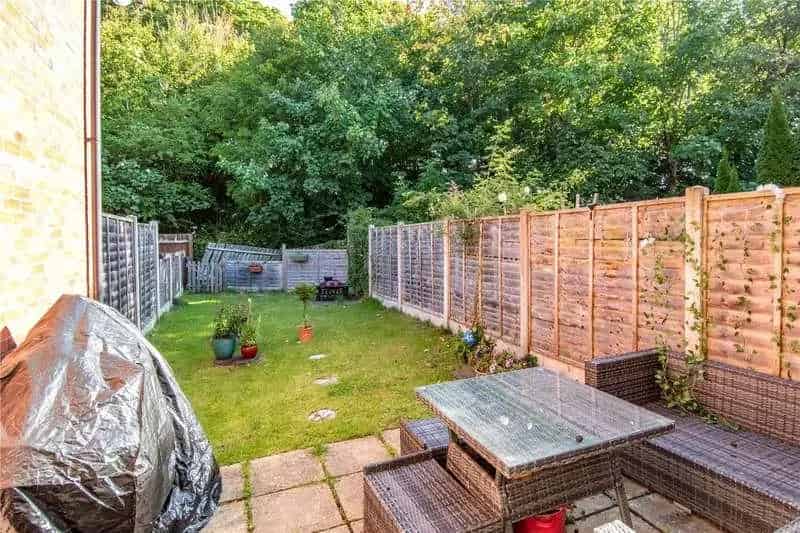 2 bed house for sale