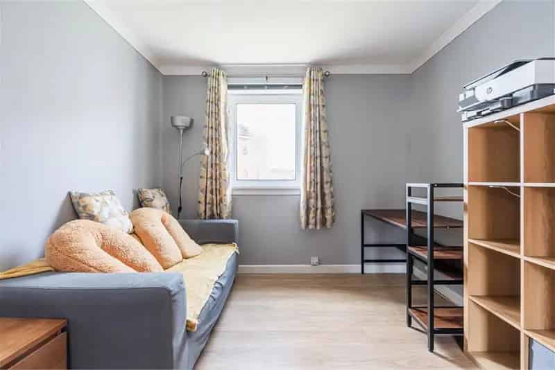 3 Bed Flat Upper with 1 Reception Room