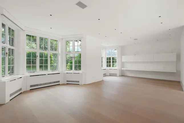 Detached House to Rent in London SW15