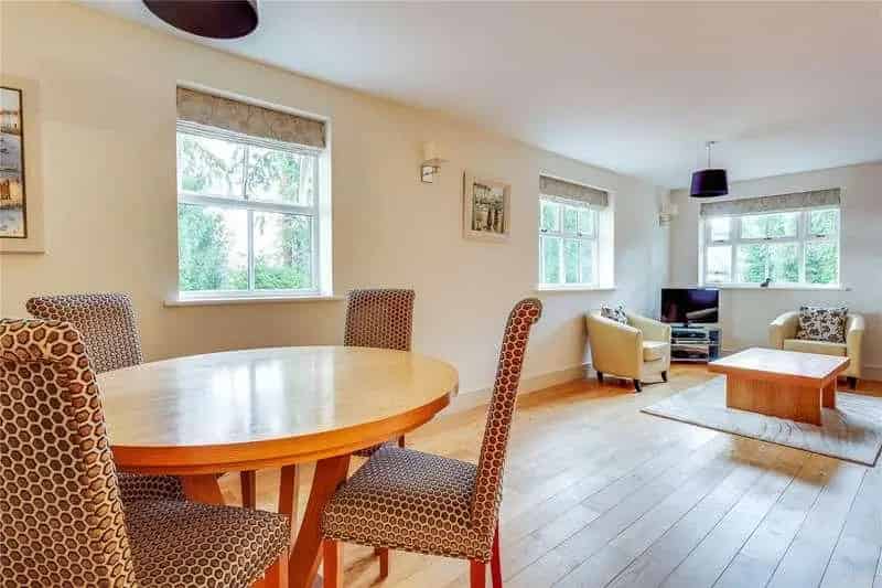 2 bed flat for sale