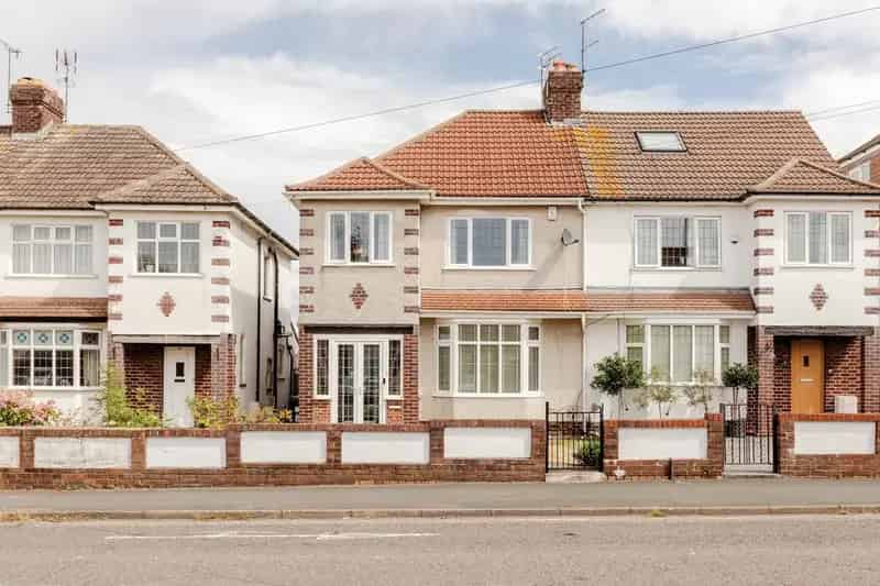 3 Bedroom Semi-Detached House for Sale in Downend