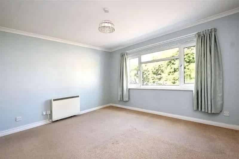3 Bed Flat for Sale in Lower Meads Eastbourne Chain Free