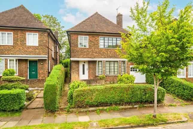 Four Bedroom Detached House for Sale Hampstead Garden Suburb
