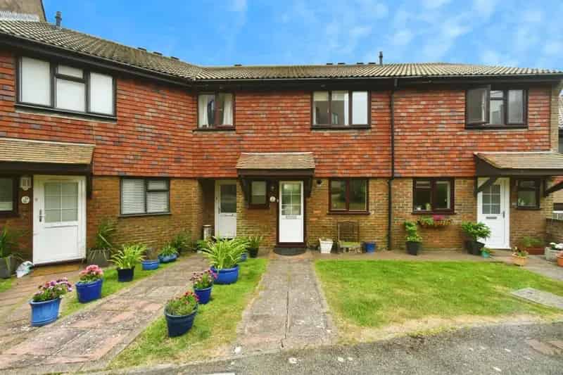 3 Bedroom House with Garden and Garage