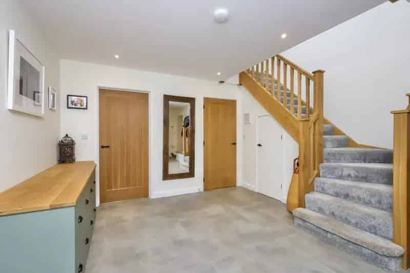 Four Bedroom Detached House High Quality Finish Open Plan Living Family Home