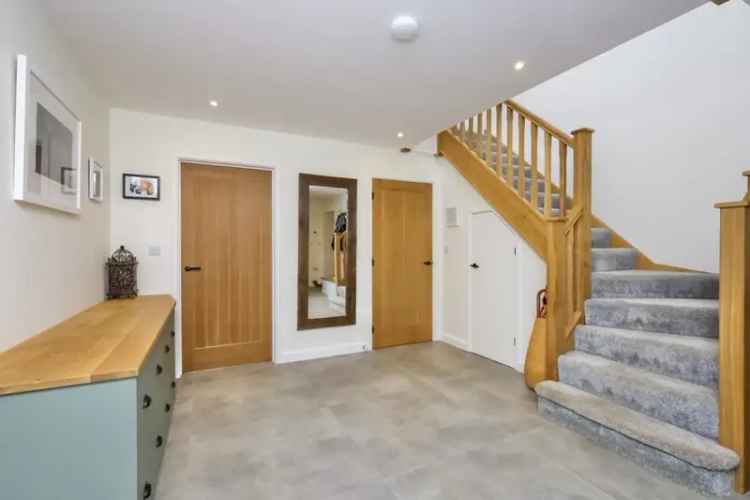 Four Bedroom Detached House High Quality Finish Open Plan Living Family Home