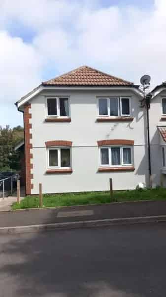 2 Bed House Front Lawn Front Room Kitchen Bathroom