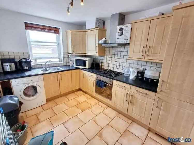 2 bed flat for sale