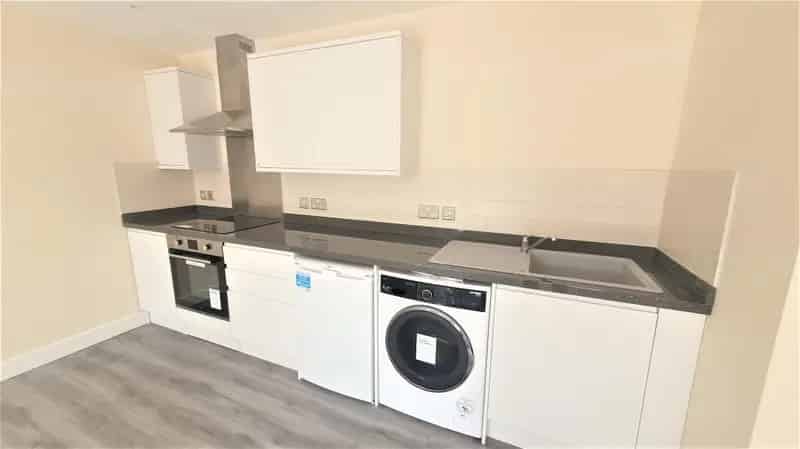 Flat For Rent , High Street North, Dunstable, England