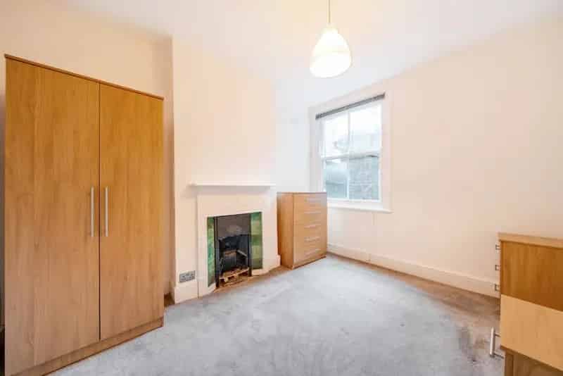 2 Bed Flat West Hendon Private Garden Modern Open Plan