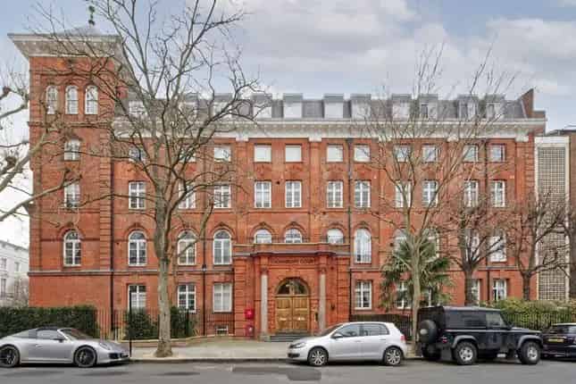 Flat for Sale in Chepstow Villas London W11