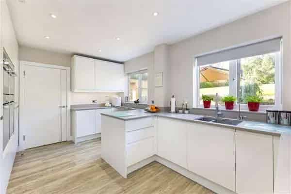 Luxury Detached Family Home in Longdean Park