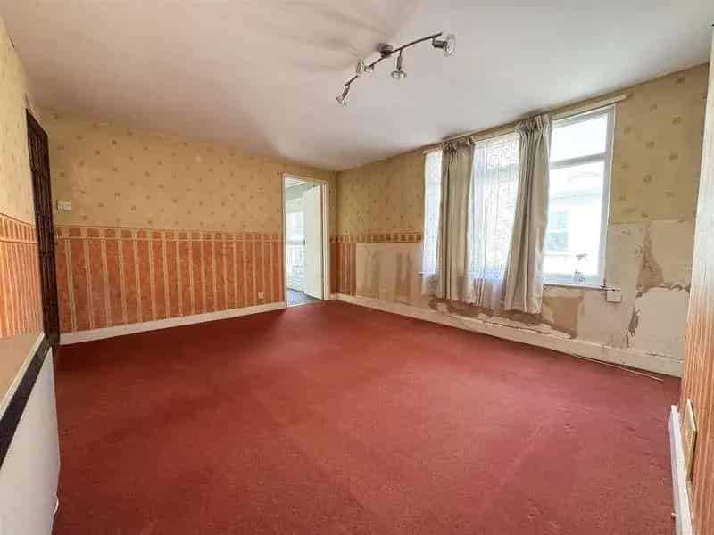 1 Bed Flat for Sale - Refurbishment Project