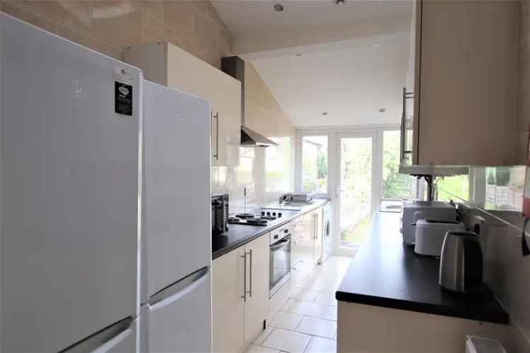 6 Bedroom Student House Near Bath University