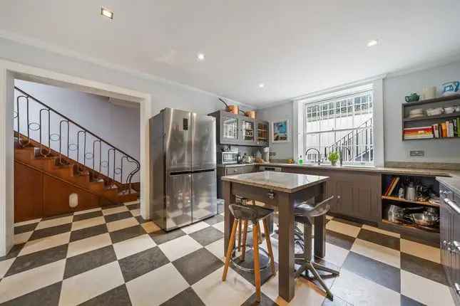 Detached house to rent in Hamilton Terrace, London NW8