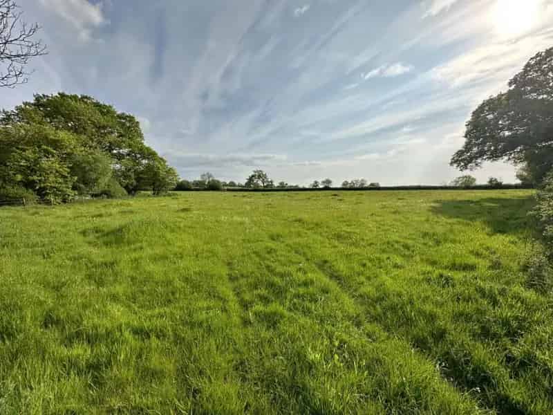 9.9 Acres Land with Barn and Planning Permission