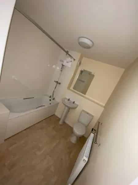 2 Bedroom Ground Floor Flat Town Centre